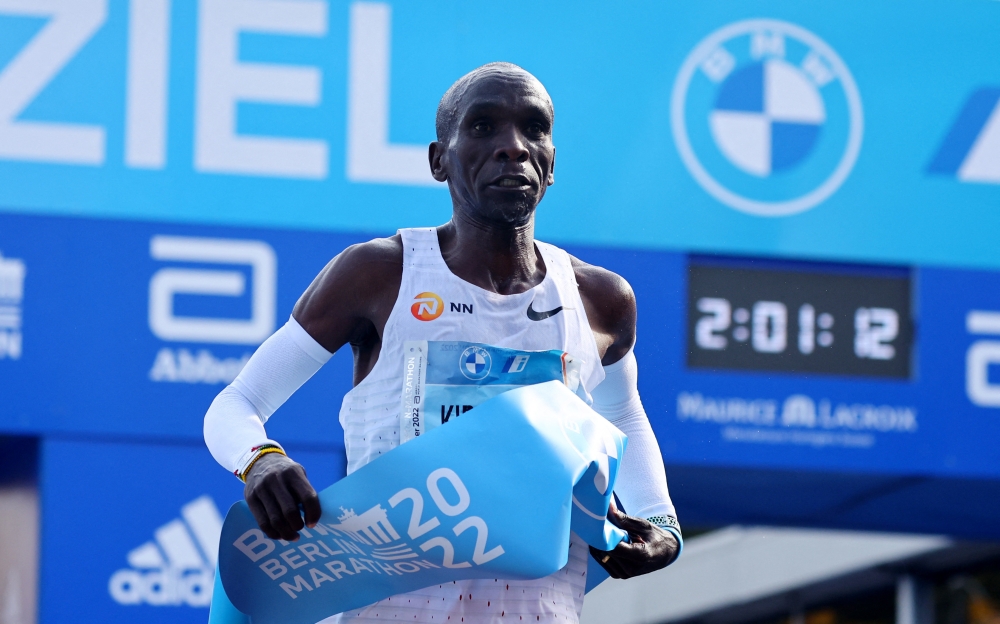 Kipchoge clocks for world record