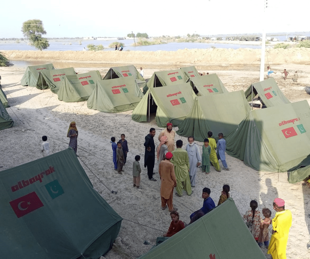 Türkiye’s Albayrak Group distributes 4,000 tents among flood victims