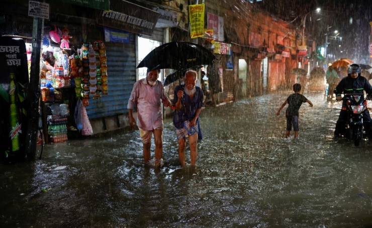 Cyclone lashes Bangladesh killing nine, flooding low-lying areas-3a6839fc-f793-4687-866b-0171f0fdbe28