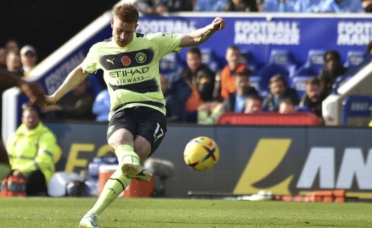 De Bruyne’s free kick gives Man City 1-0 win over Leicester