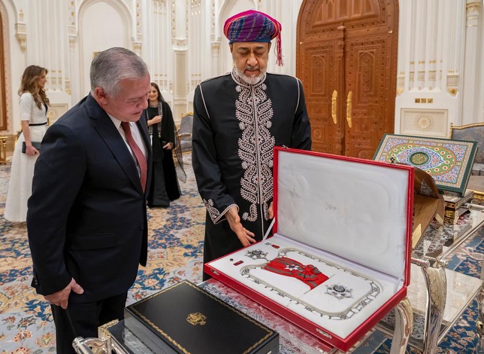 Sultan of Oman, King Abdullah II exchange order, mementos