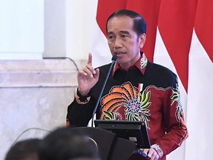 President Jokowi see off Indonesian migrant workers to South Korea