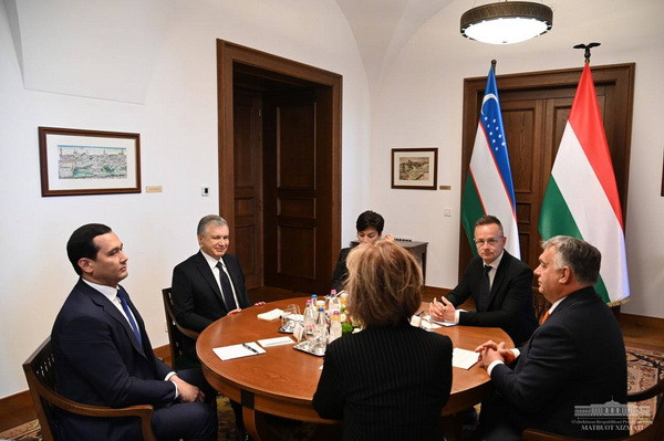 President of Uzbekistan holds bilateral talks with Hungarian PM