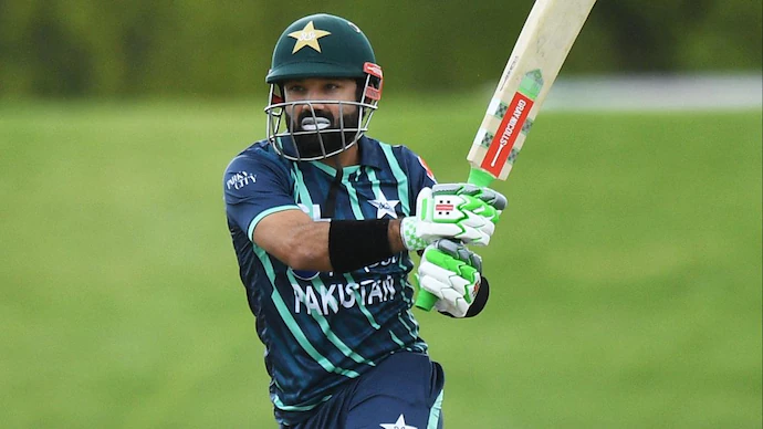 Pakistan beat Bangladesh by 7 wickets in 6th T20I, Tri-Series