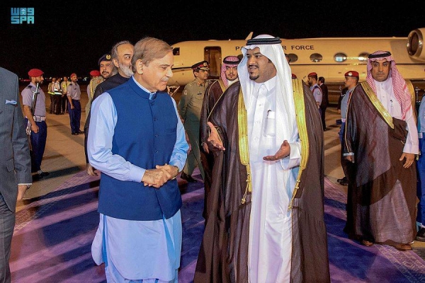 Pakistan’s PM arrives in Riyadh to participate in FII