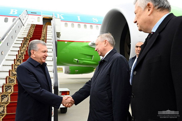 President of Uzbekistan arrives in Saint Petersburg