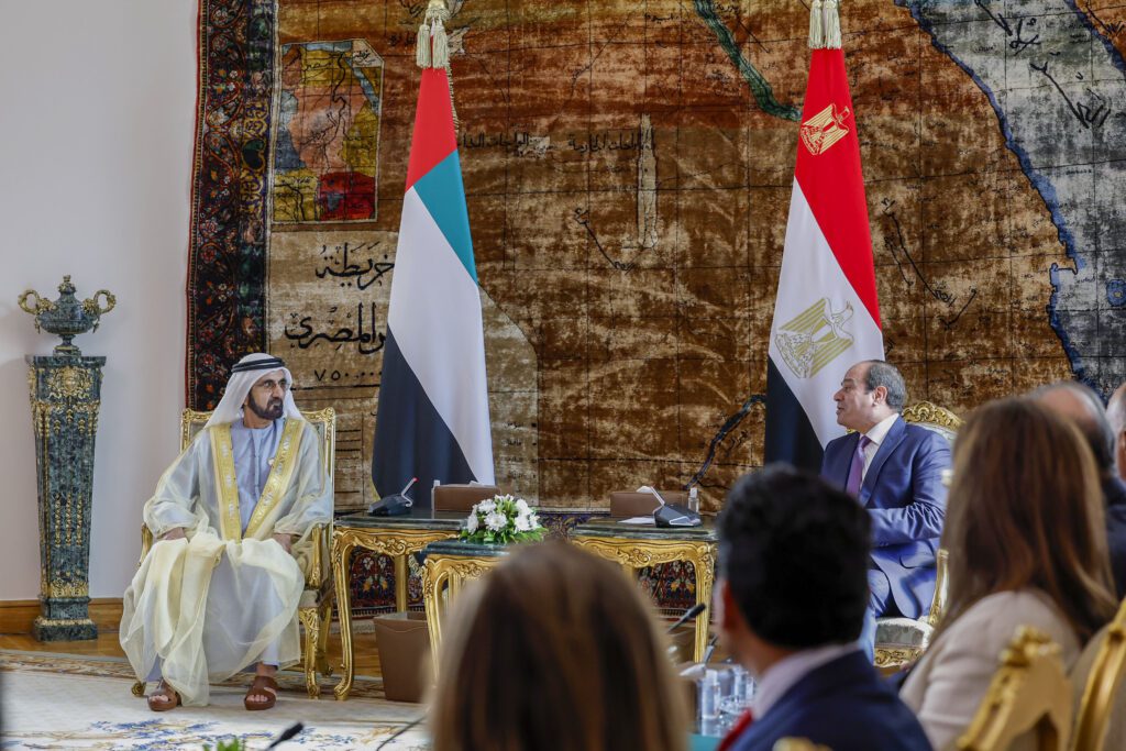 Mohammed bin Rashid meets with President of Egypt in Cairo