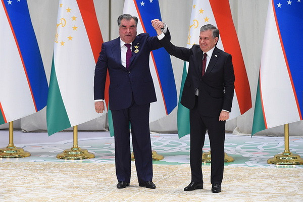 Presidents of Uzbekistan, Tajikistan hold telephone conversation