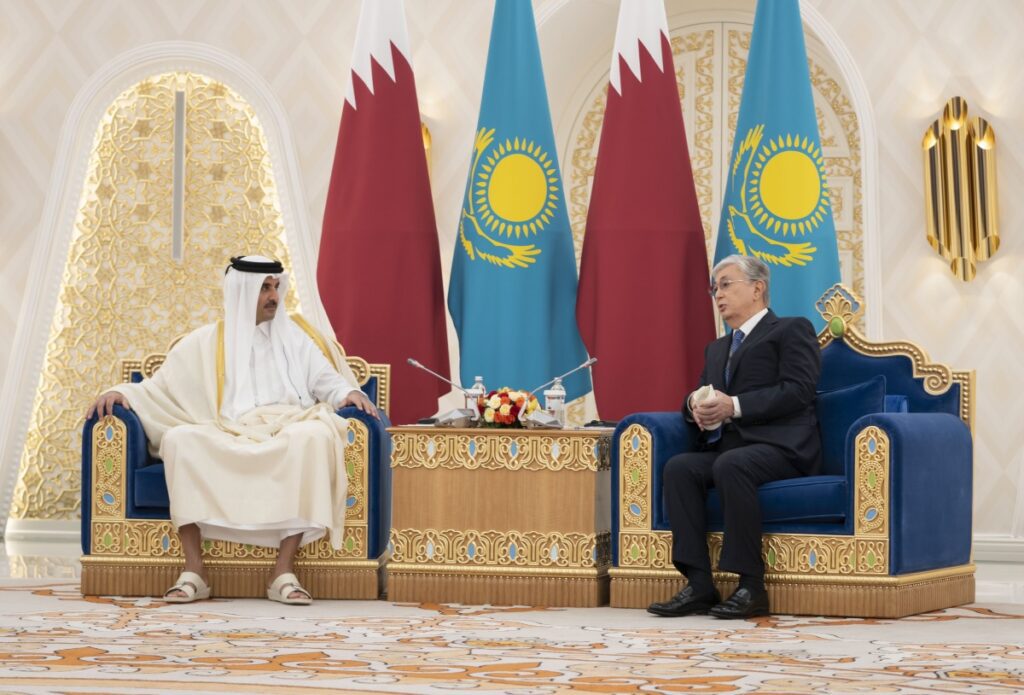 Amir of Qatar holds official talks with Kazakh President