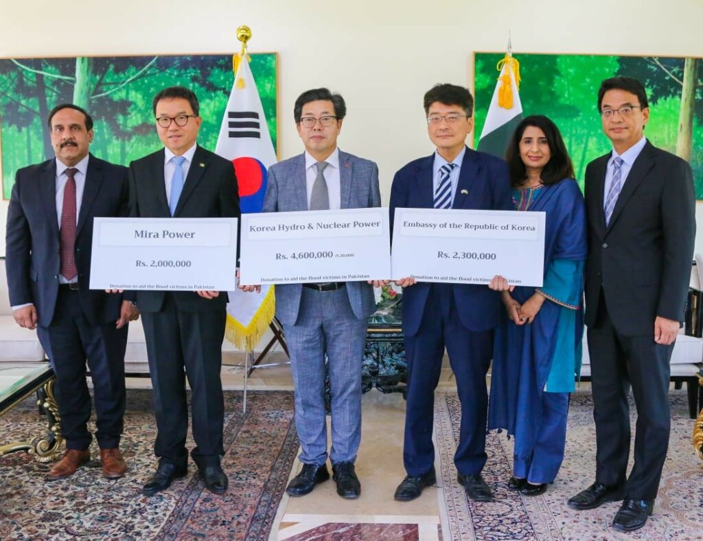 Cash donation for flood victims by Korean Embassy, Companies