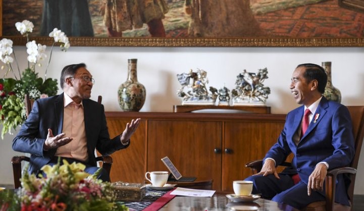 President Jokowi congratulates Anwar Ibrahim on becoming Malaysia's PM