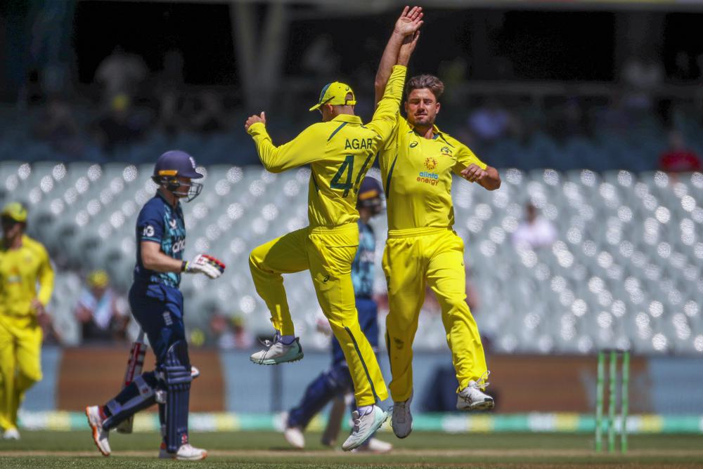 Australia 6 wickets England