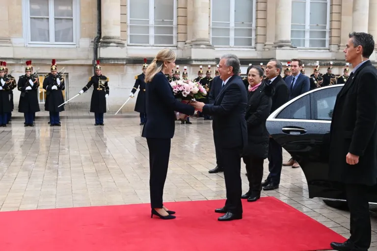 President of Uzbekistan visits French National Assembly