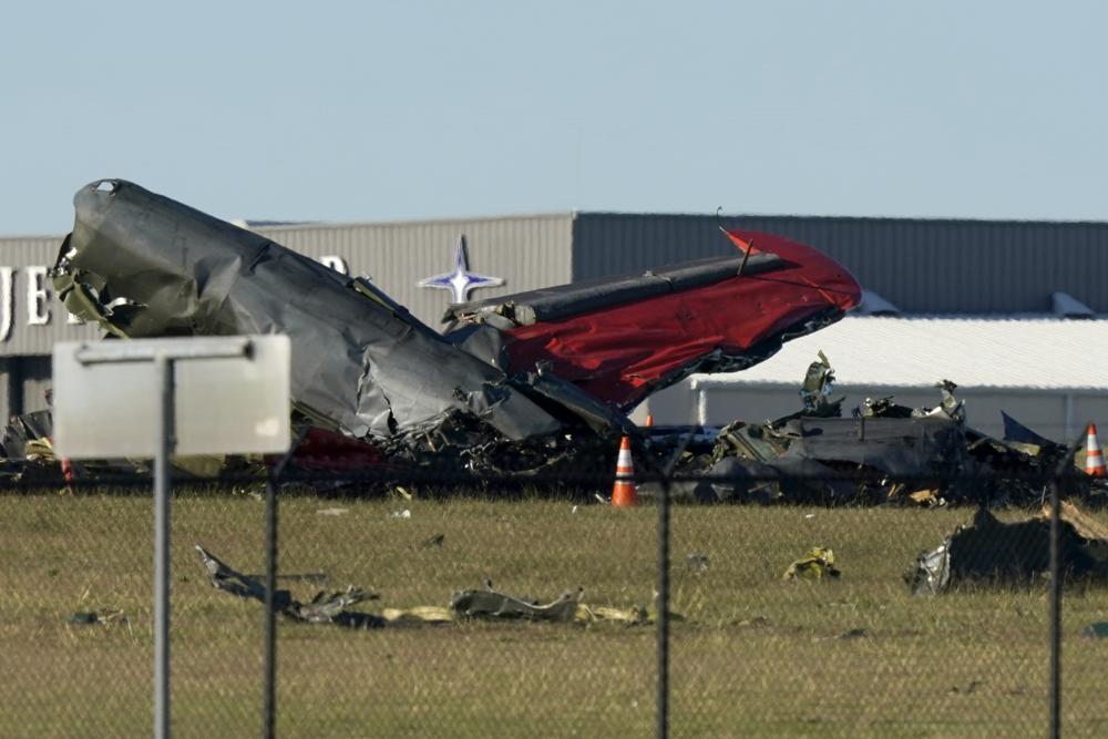 Two historic aircrafts collide at Veterans Day show in Dallas