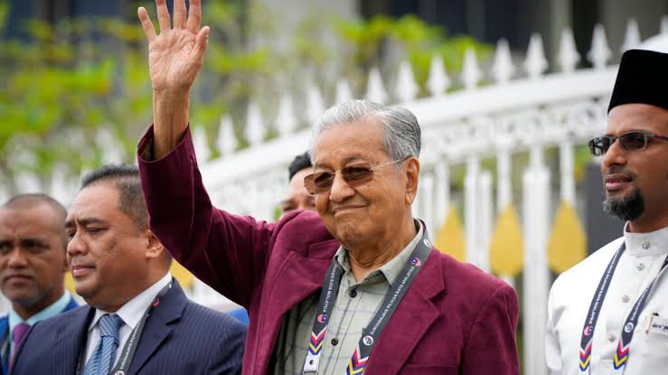 Voting begins in Malaysia's elections