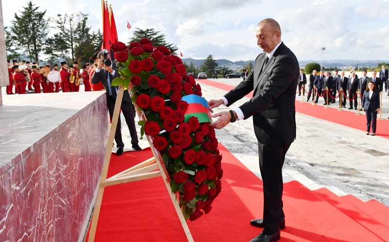 President of Azerbaijan visits "Mother Albania" monument in Tirana