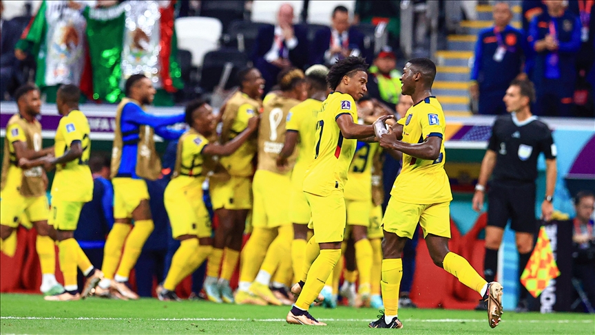 Ecuador beat Qatar 2-0 in opening game