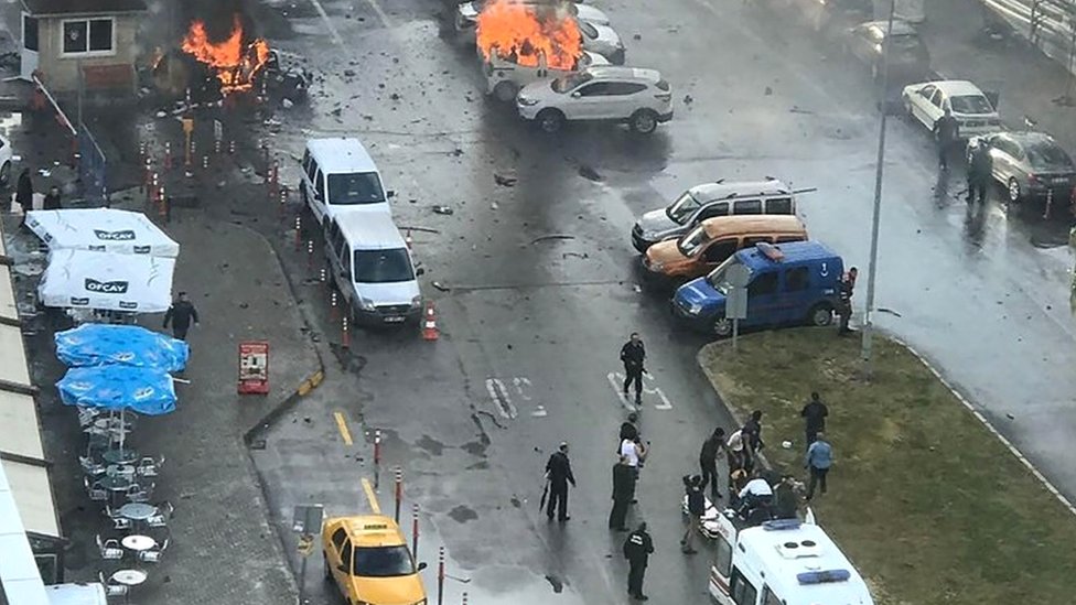 Car bomb blast in Southeast Turkiye wounds 8 police officers, says security sources
