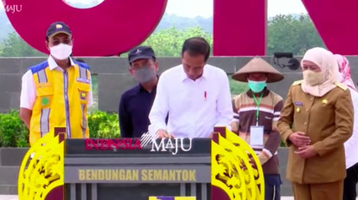 President Jokowi inaugurates Semantok dam in East Java