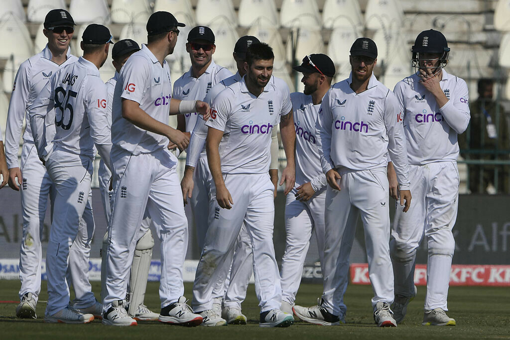 England beat Pakistan by 26 runs in Multan to clinch series