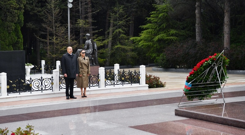 President of Azerbaijan and First Lady visit grave of national leader Heydar Aliyev