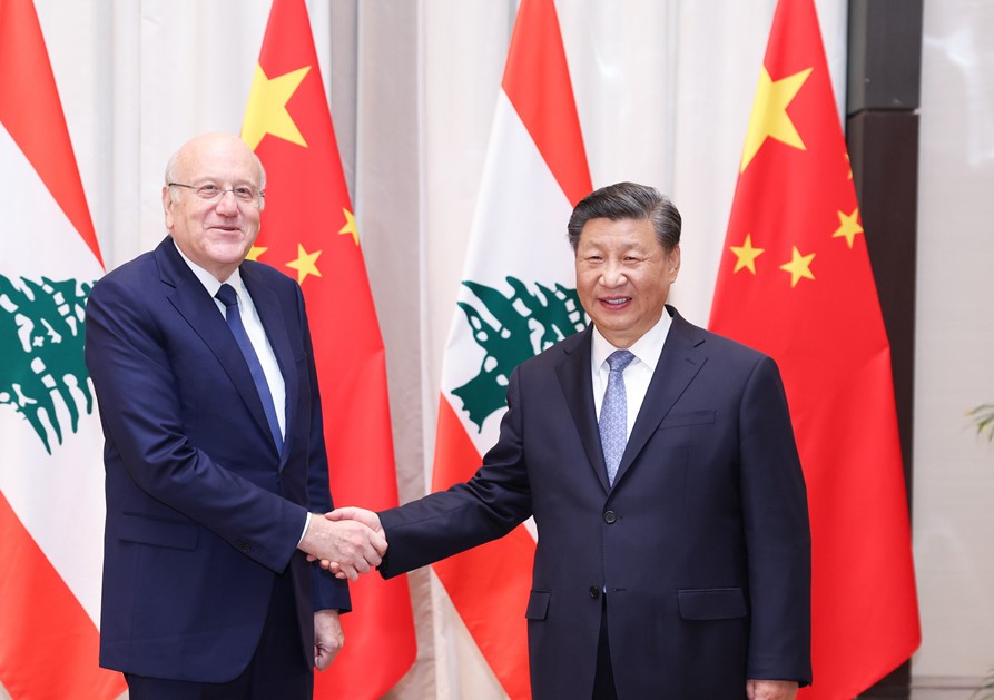 President Xi Jinping meets with Lebanese PM in Riyadh