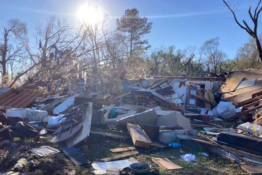 US storm spawns Southern tornadoes, 3 dead in Louisiana