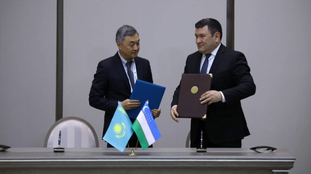 Uzbekistan to import 300,000 tons of oil from Kazakhstan in 2023