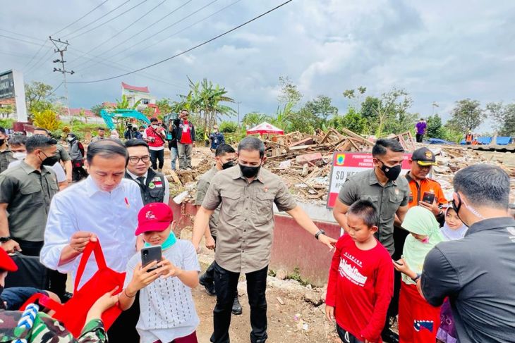 President Jokwi directs to rebuild quake damaged Cianjur school in 3 months