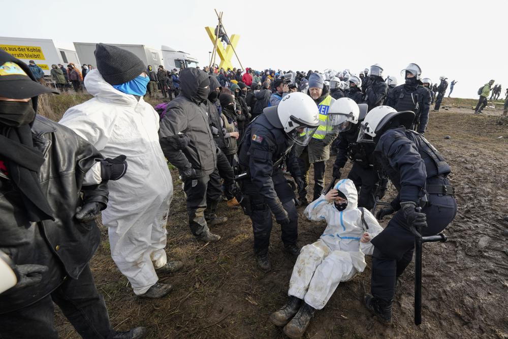 Climate Activists try to block access to abandoned village in Germany