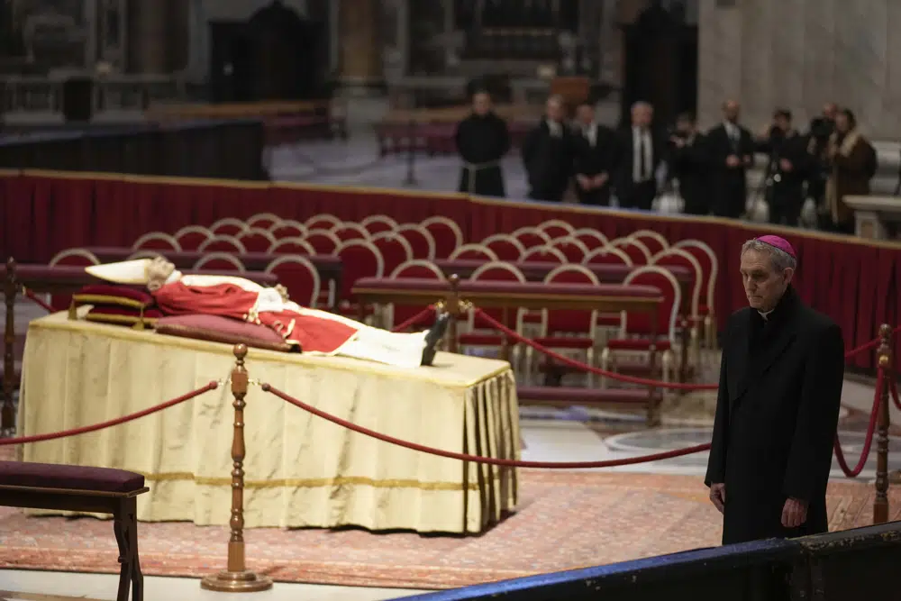 65,000 persons view Benedict XVI body lying in state at Vatican