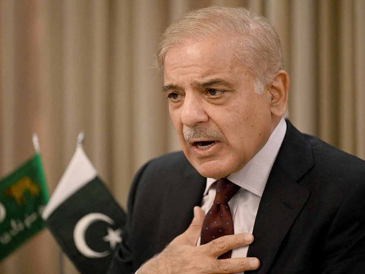 Pakistan’s PM apologizes to nation for power outage