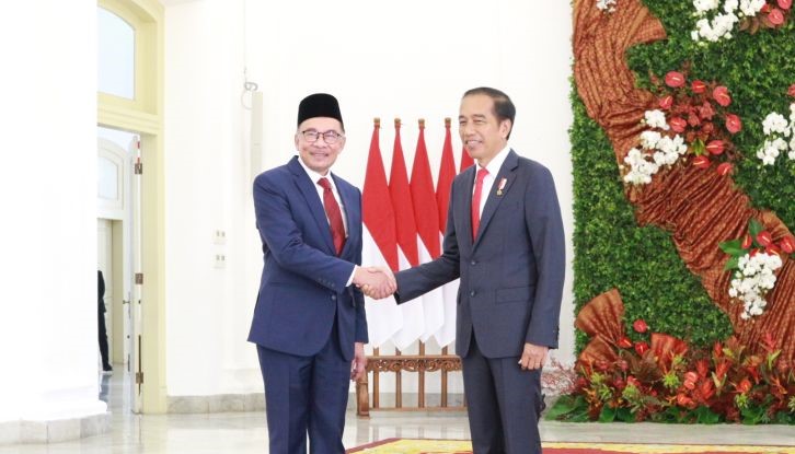 President Jokowi welcomes Malaysian PM Anwar Ibrahim