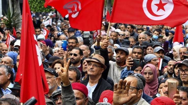 Tunisians vote in second round of poll