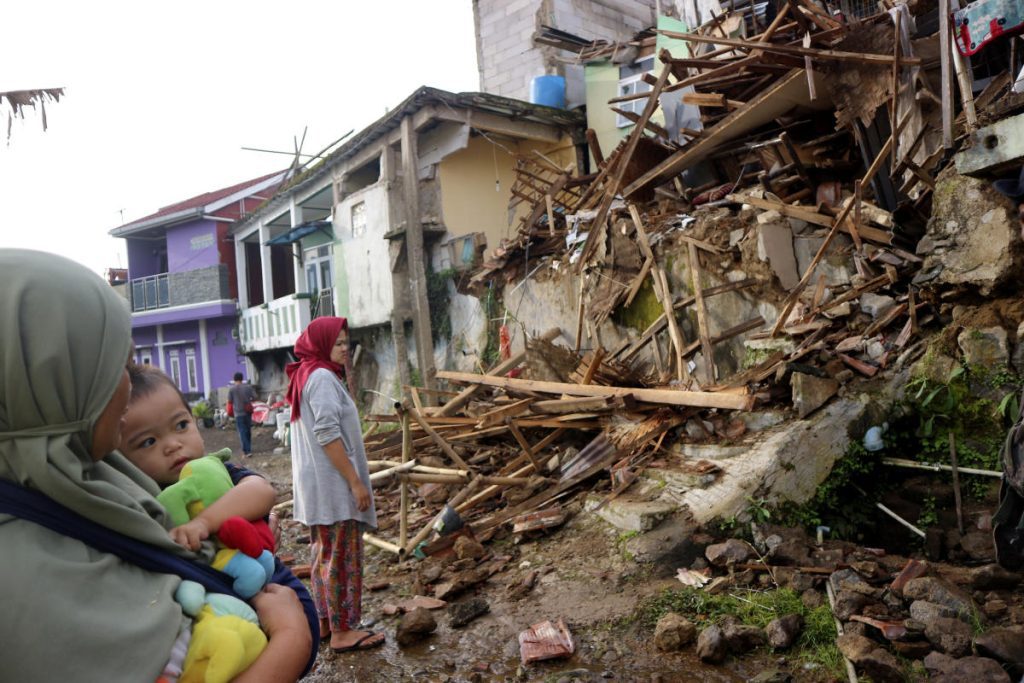 7.6 earthquake strikes Indonesia, felt in Australia