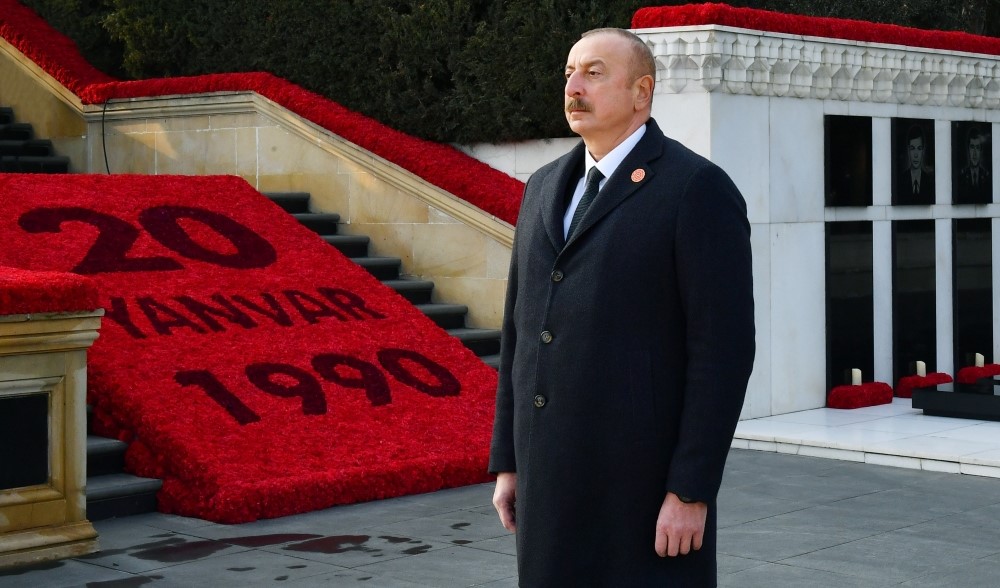 President of Azerbaijan visits Alley of Martyrs of 20 January tragedy