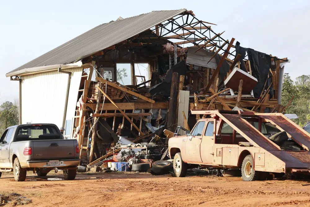 Giant storm slams US South, killed at least 7 people