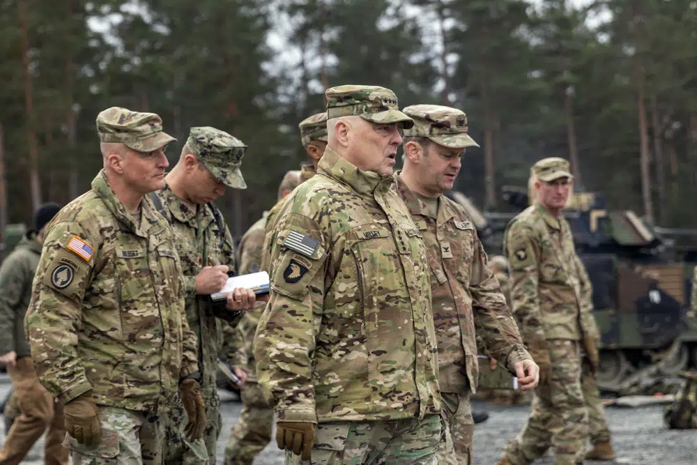Top US general visits Ukrainian soldiers