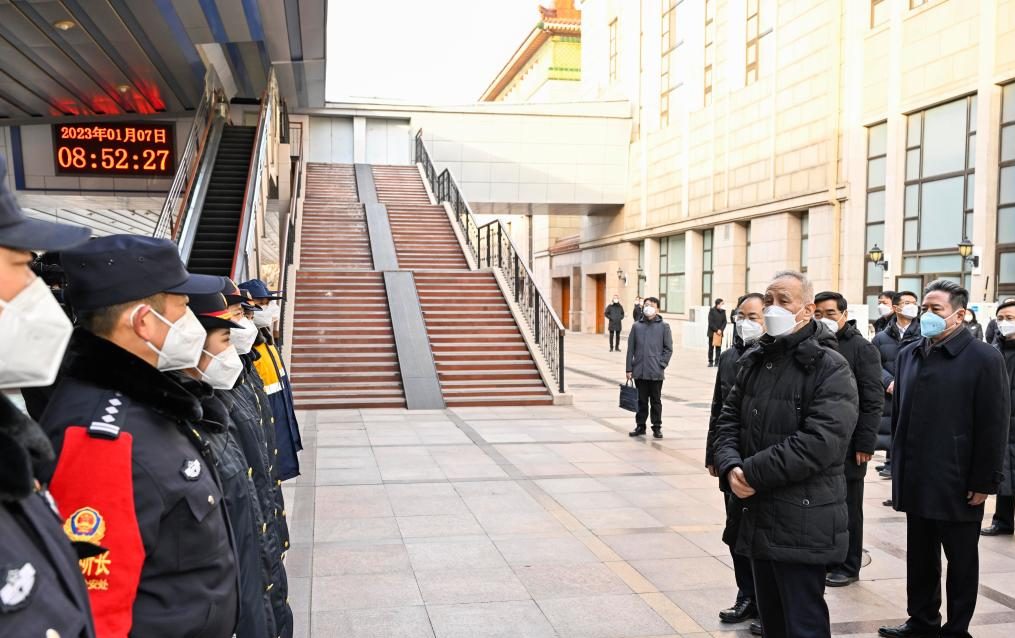 Liu He stresses on safety as Spring Festival travel rush kicks off