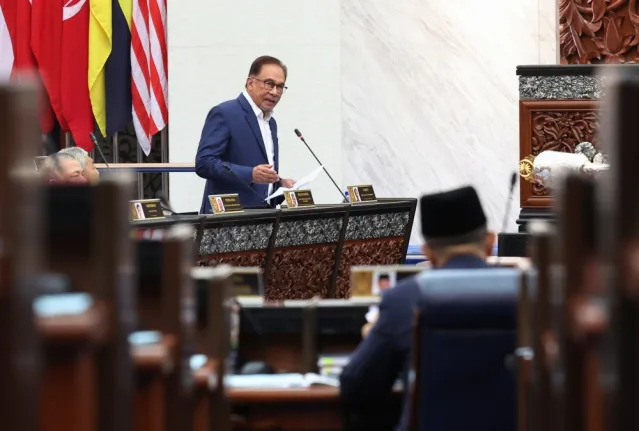 No issue in holding PM and finance minister posts says Anwar