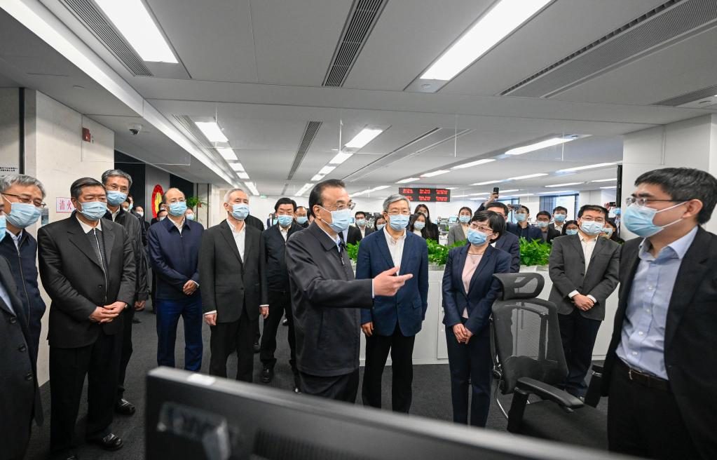 Chinese Premier stresses to enhance role of finance in stabilizing macro-economy