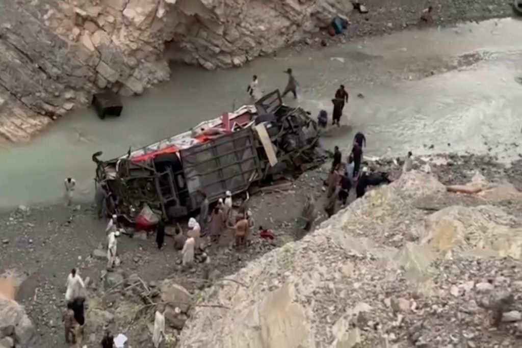 13 killed, 20 injured in road accident in Rahim Yar Khan, Pakistan