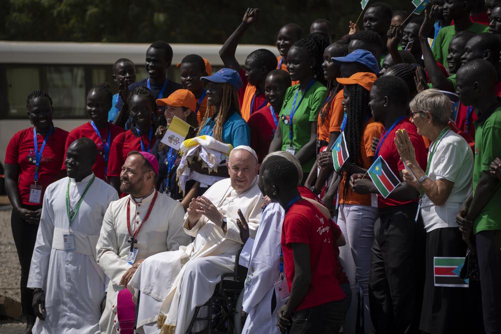 Pope encourages South Sudanese, will raise plight of women