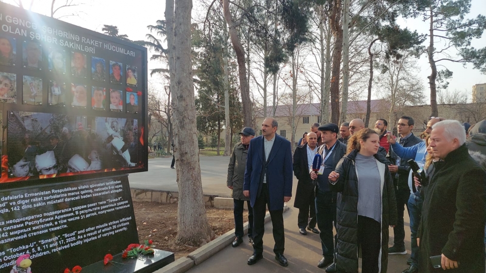 Foreign media representatives pay tribute to victims of Armenian terror in Ganja