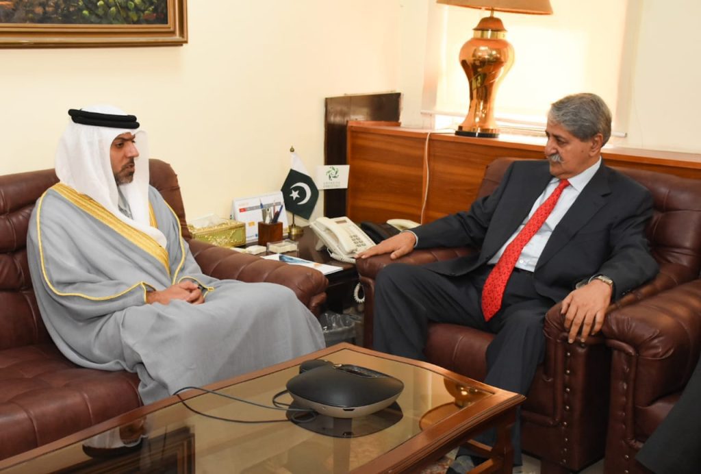 Naveed Qamar for enhancement of Pak-UAE trade ties