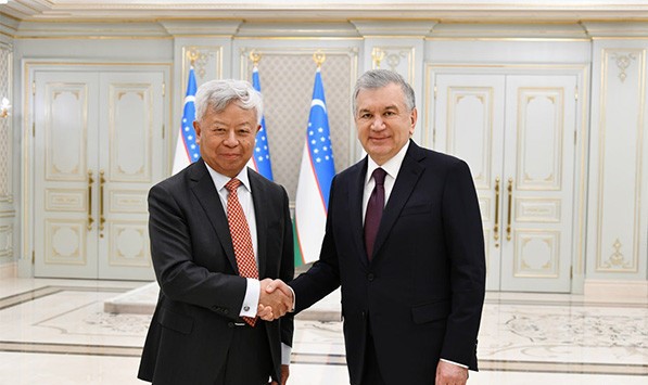 President of Uzbekistan holds meeting with AIIB President