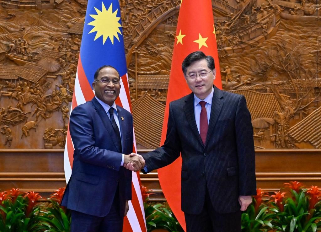 Chinese FM holds talks with Malaysian counterpart