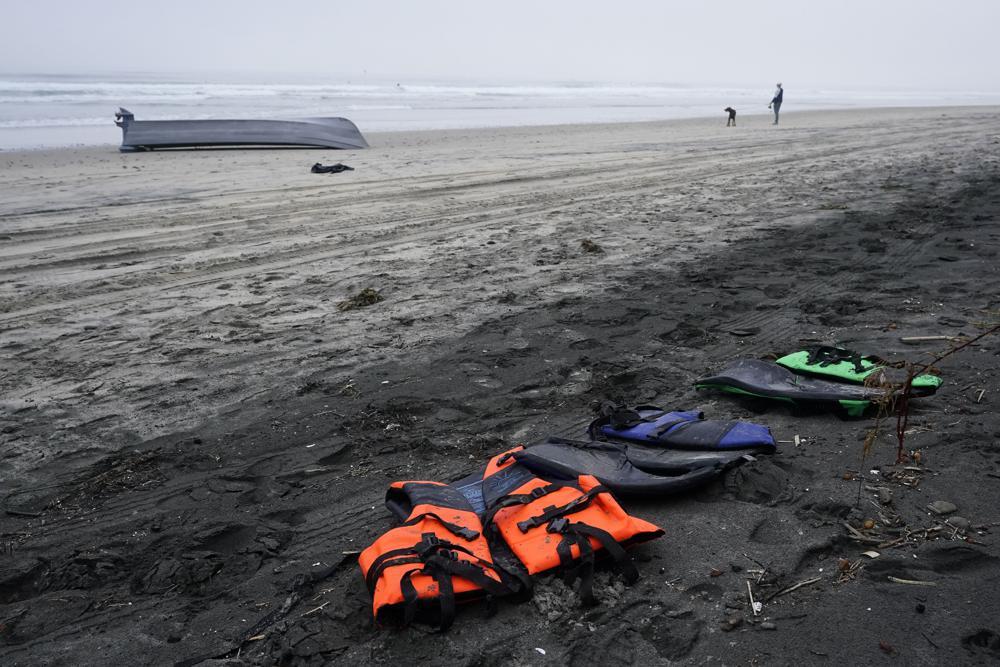 8 dead, 7 missing after boat capsizes off San Diego coast