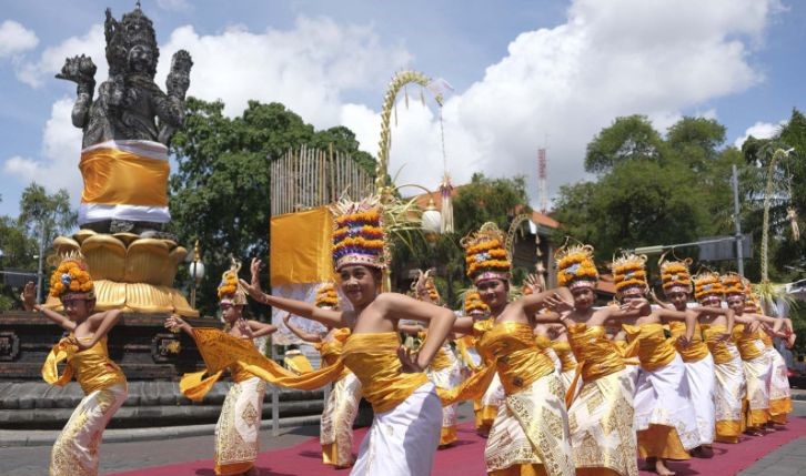 Bali: Hindus hold 'Tawur Agung Kesanga' ceremony