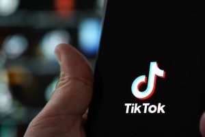 UK to ban TikTok on government phones